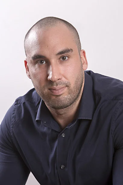 Neil Livemore Consulting Ltd - Nutrition, Health & Human Performance Clinic logo